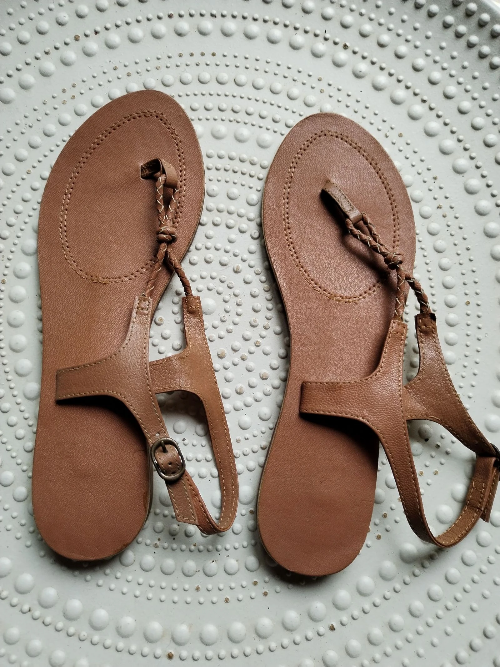 Sandales femme nu-pieds jamais portées en cuir. 38